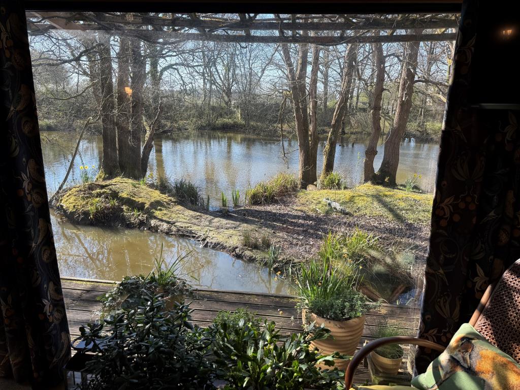 Lot: 80 - FISHING LODGE AND LAKE ON APPROX. ONE ACRE - View of lake and island from living room